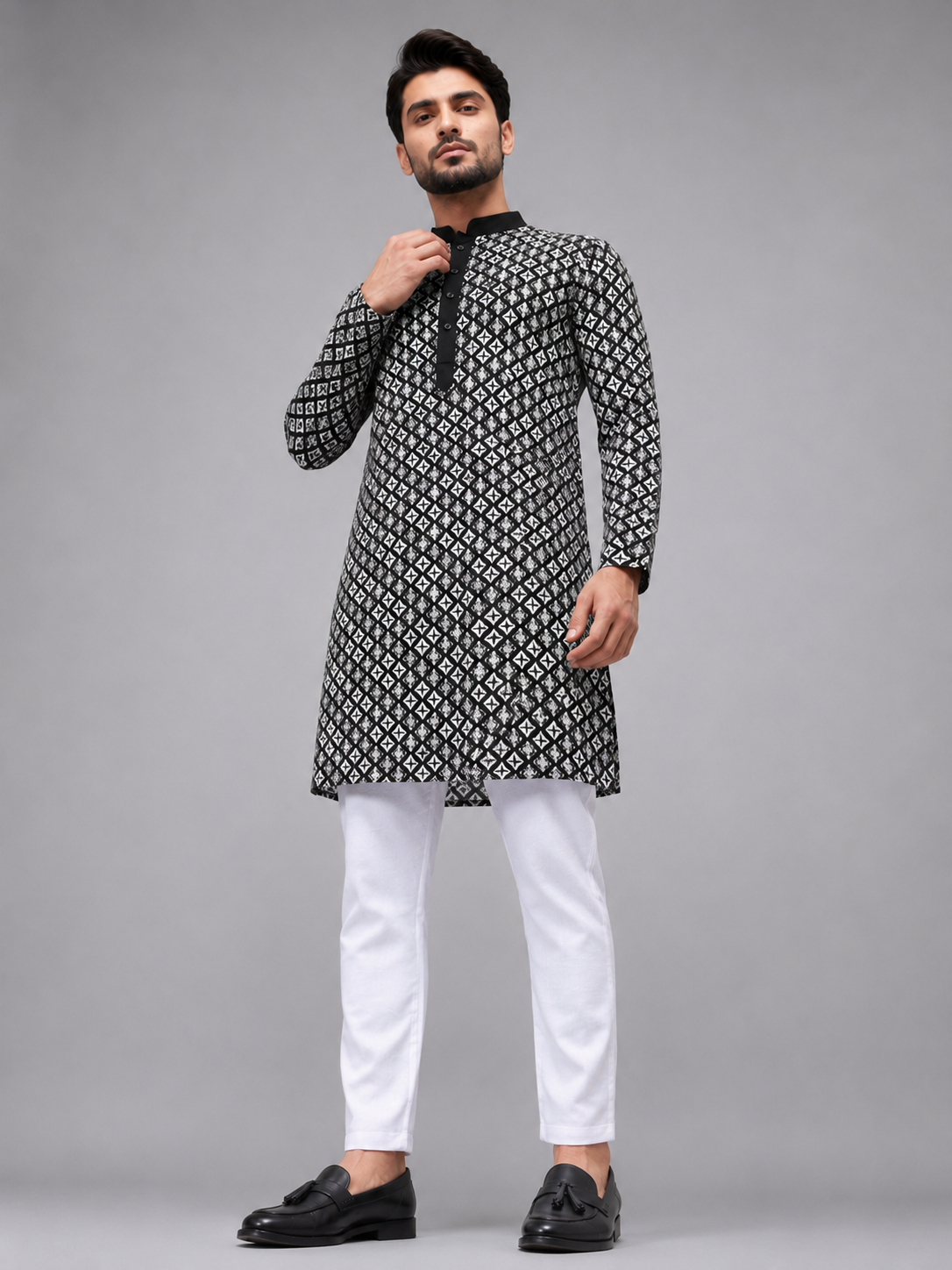 Regal Black Embroidered Kurta Set Featuring Timeless Sophistication