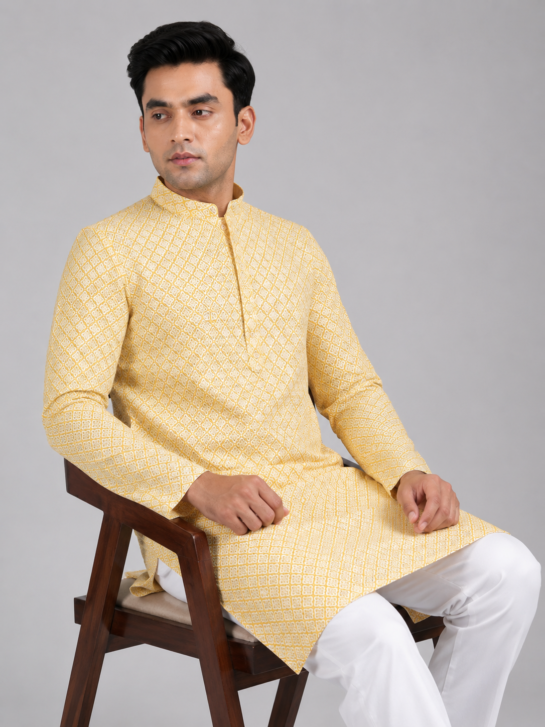 Classic Ivory Embroidered Kurta Set Featuring Timeless Lucknowi Craftsmanship