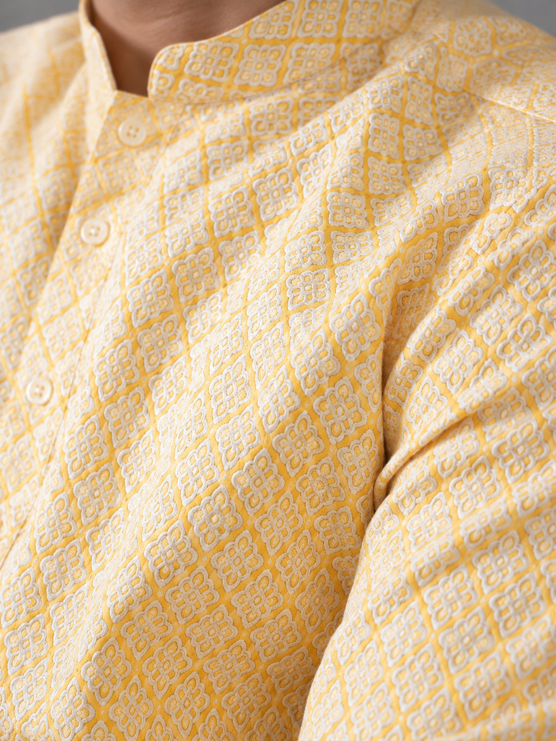 Classic Ivory Embroidered Kurta Set Featuring Timeless Lucknowi Craftsmanship